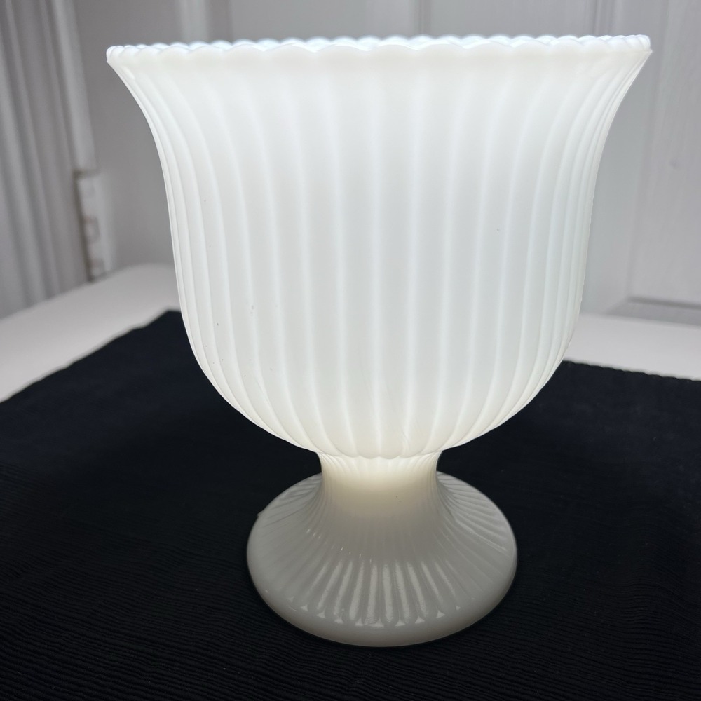 Vintage‎ E.O. Brody Co. Ribbed Milk Glass Pedestal Vase M3000 6.75"